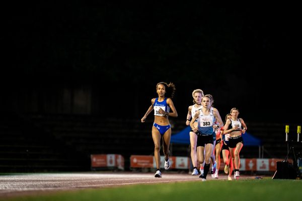 Miriam Dattke (LG TELIS FINANZ Regensburg) neben Franziska Drexler (LG TELIS FINANZ Regensburg ueber 3000m am 03.06.2022 waehrend der Sparkassen Gala in Regensburg